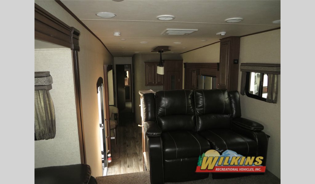 Heartland Elkridge Fifth Wheel Seating