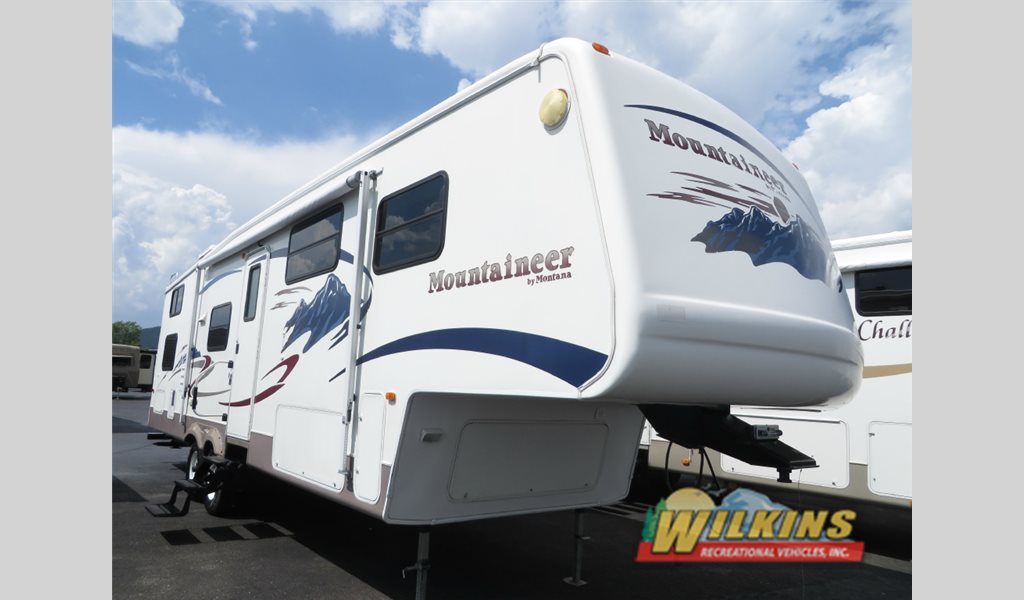 Used 2005 Keystone Mountaineer Bunkhouse Fifth Wheel