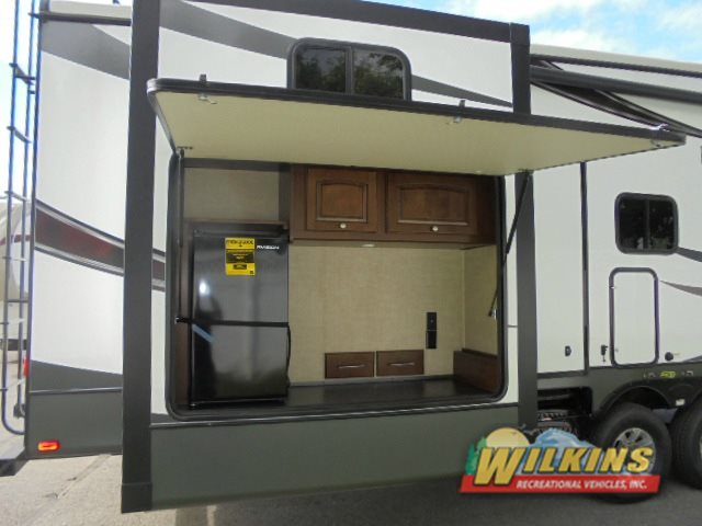 Heartland Oakmont 375QB Outdoor Kitchen Bunkhouse Fifth Wheel