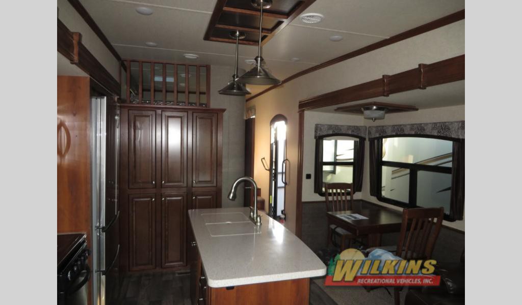 Heartland Bighorn Traveler Fifth Wheel Interior 2