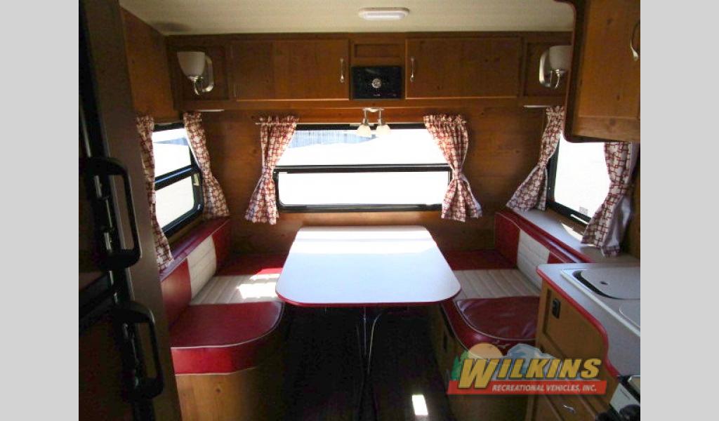 Vintage Camper RV Show Wilkins RV Churchville, NY Gulf Stream Vintage Cruiser Travel Trailer