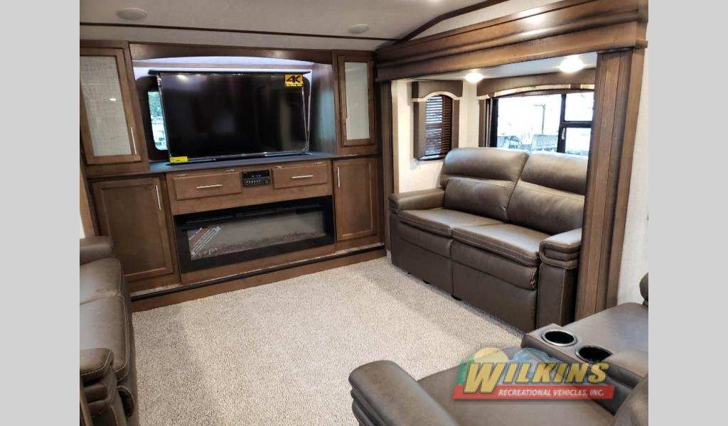 https://www.wilkinsrv.com/blog/wp-content/uploads/sites/27/2018/11/RV-Storage-Tips-Fifth-Wheels.jpg